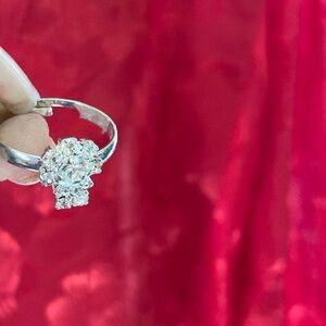 Vintage Silvertone flower ring with diamond details ring